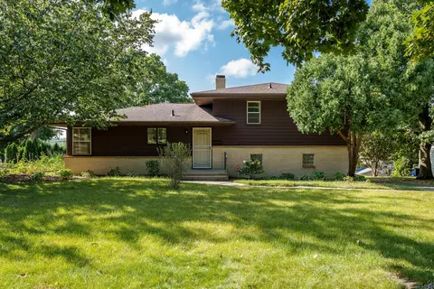 3833 Crosby St, Rockford, IL 61107
