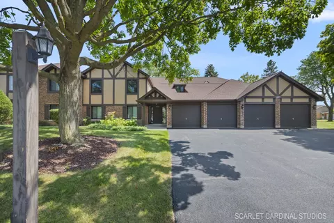 1497 Haverhill Dr #107B, Wheaton, IL 60189