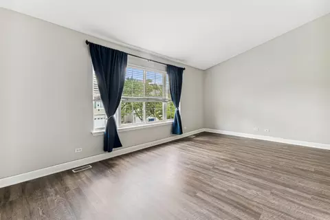 Living - 1697 Spaulding Rd, Bartlett, IL 60103 photo 6 of 6