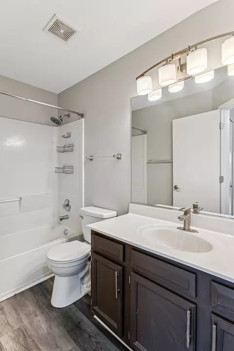 Bath - 1697 Spaulding Rd, Bartlett, IL 60103 photo 4 of 4