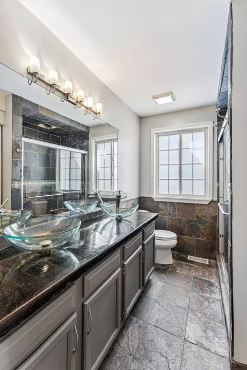 Bath - 1697 Spaulding Rd, Bartlett, IL 60103 photo 1 of 4