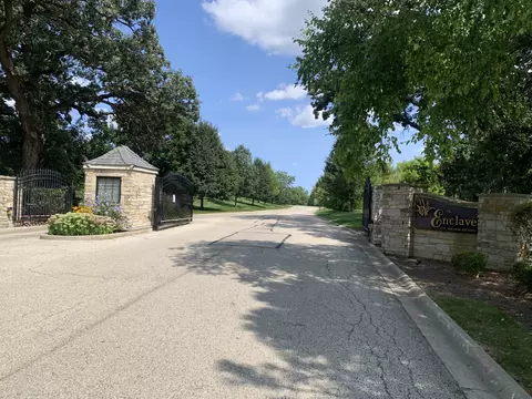 23153 Coyote Trl, Lake Barrington, IL 60010