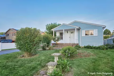 323 Lawn Ter, Round Lake, IL 60073