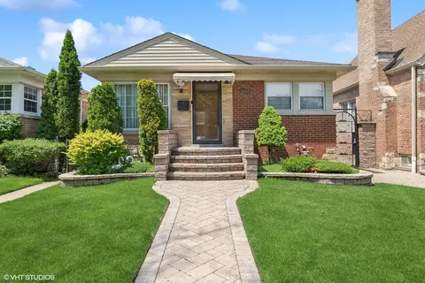 6144 N Keystone Ave, Chicago, IL 60646