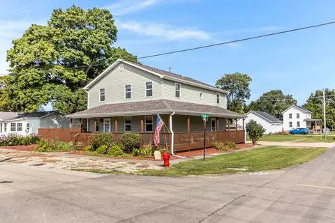 402 W Park St, Earlville, IL 60518