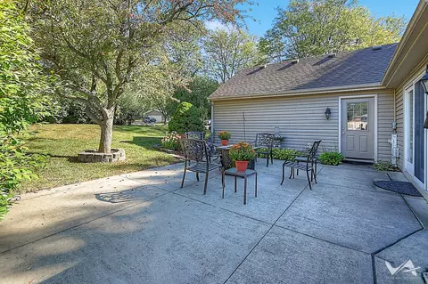 Exterior - 1034 Fall Cir, Roselle, IL 60172 photo 4 of 8