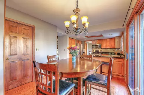Dining - 1034 Fall Cir, Roselle, IL 60172 photo 2 of 4
