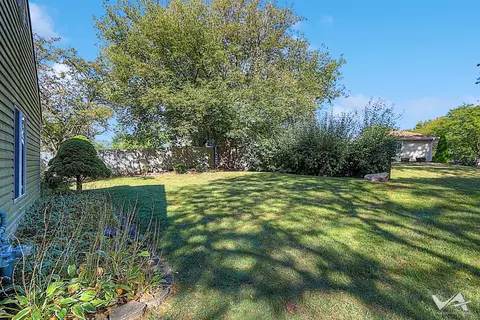 Exterior - 1034 Fall Cir, Roselle, IL 60172 photo 8 of 8