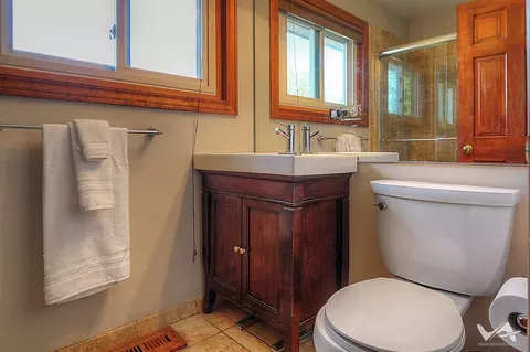 Bath - 1034 Fall Cir, Roselle, IL 60172 photo 2 of 3