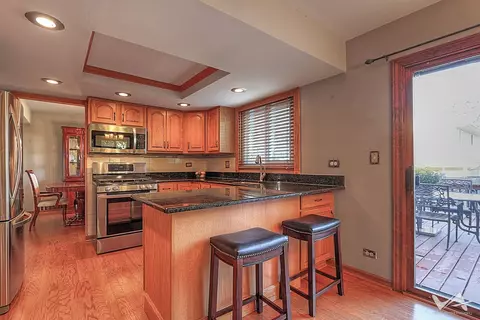 Kitchen - 1034 Fall Cir, Roselle, IL 60172 photo 4 of 4