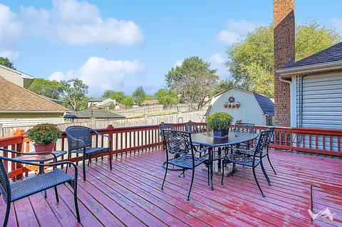 Exterior - 1034 Fall Cir, Roselle, IL 60172 photo 3 of 8