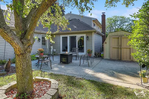 Exterior - 1034 Fall Cir, Roselle, IL 60172 photo 6 of 8
