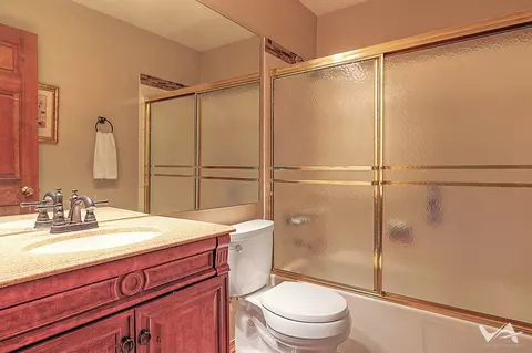 Bath - 1034 Fall Cir, Roselle, IL 60172 photo 3 of 3