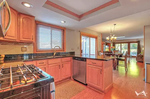 Kitchen - 1034 Fall Cir, Roselle, IL 60172 photo 1 of 4