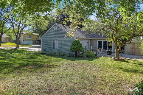 Exterior - 1034 Fall Cir, Roselle, IL 60172 photo 7 of 8