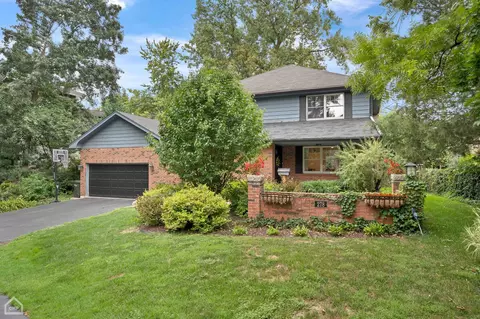 278 Maplewood Rd, Riverside, IL 60546