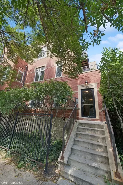 2758 W Francis Pl #203, Chicago, IL 60647