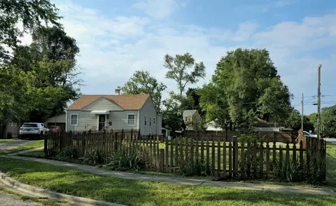 1104 Woodlawn Cir, Waukegan, IL 60085