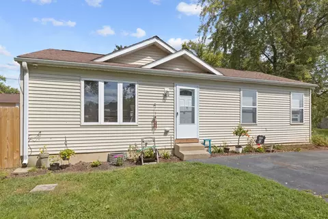 7404 Birch Dr, Wonder Lake, IL 60097