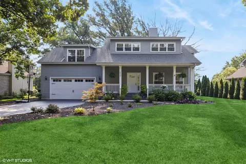 454 Circle Ave, Willowbrook, IL 60527