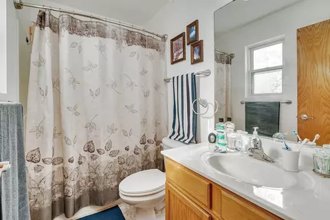 Bath - 7507 Fordham Ln, Plainfield, IL 60586 photo 1 of 3