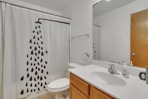 Bath - 7507 Fordham Ln, Plainfield, IL 60586 photo 2 of 3