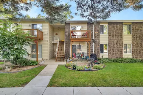 1900 Light Rd #202, Oswego, IL 60543