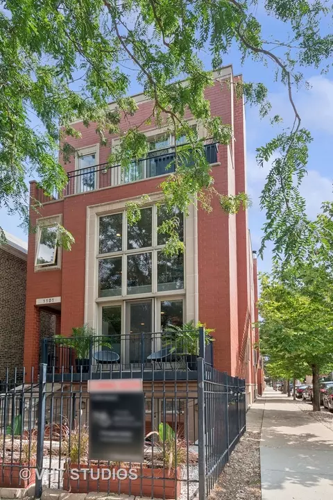 1101 N Hermitage Ave #1F, Chicago, IL 60622