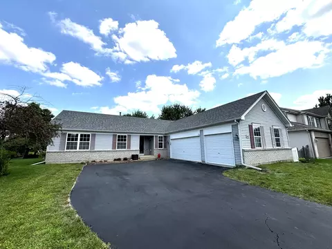 62 Raven Dr, Aurora, IL 60506