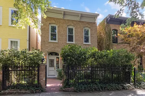 2133 W Schiller St, Chicago, IL 60622