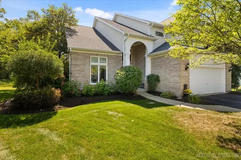 490 Fox Trail Dr, Batavia, IL 60510