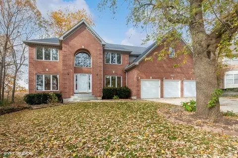 2300 Brookwood Ct, Aurora, IL 60502
