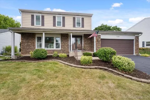 738 Buffalo Cir, Carol Stream, IL 60188