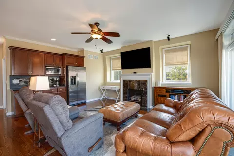 Living - 327 E Liberty Dr, Wheaton, IL 60187 photo 2 of 3