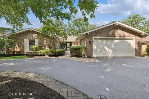 370 Versailles Dr, Northbrook, IL 60062