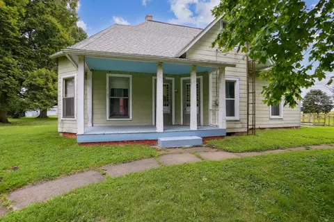 606 Fourth St, Ivesdale, IL 61851