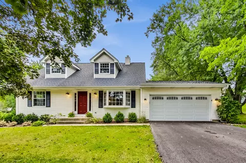 215 Machelle Dr, Cary, IL 60013