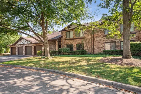 2207 Christian Ln #2-B, Lisle, IL 60532