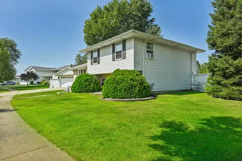 6605 Peyla Ln, Plainfield, IL 60586 photo 3