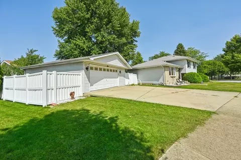 6605 Peyla Ln, Plainfield, IL 60586 photo 4