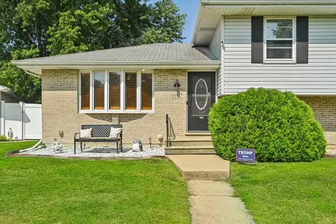 6605 Peyla Ln, Plainfield, IL 60586 photo 2