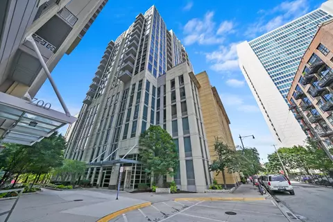 720 N Larrabee St #1605, Chicago, IL 60654