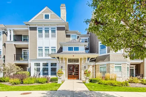 7 E Kennedy Ln #302, Hinsdale, IL 60521