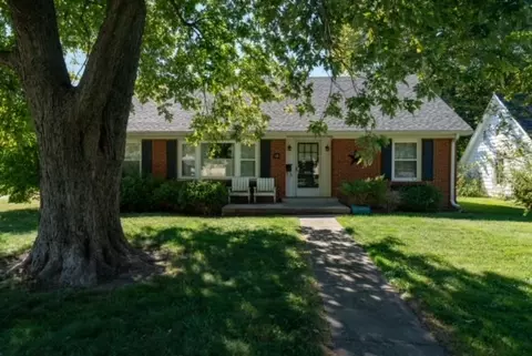 115 S Park Ave, Le Roy, IL 61752