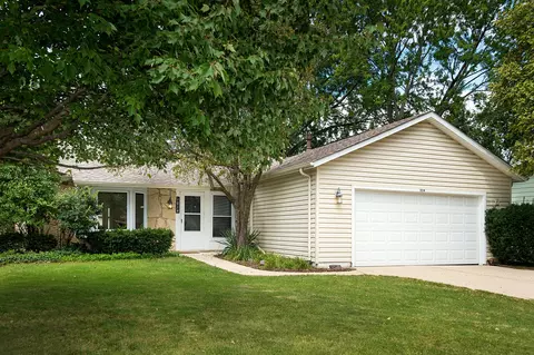 1014 N Apple Tree Ct, Palatine, IL 60067
