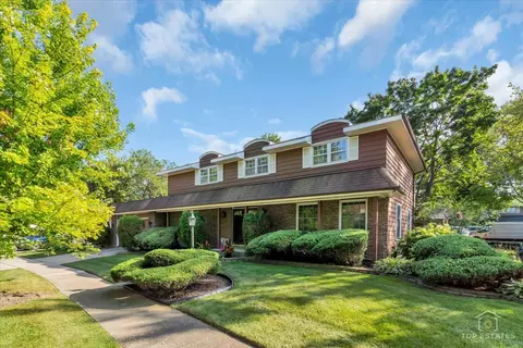 42 Berkshire Dr, Wheeling, IL 60090