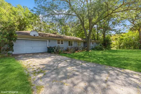 665 Pine Ct, Lake Bluff, IL 60044 photo 2