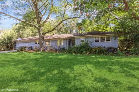 665 Pine Ct, Lake Bluff, IL 60044