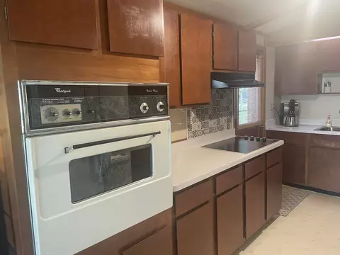 Kitchen - 507 N Lyle Ave, Donovan, IL 60931 photo 2 of 3
