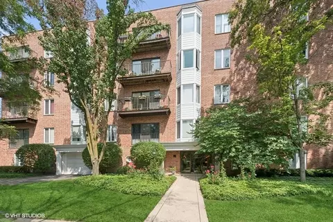 2501 Central St #4B, Evanston, IL 60201